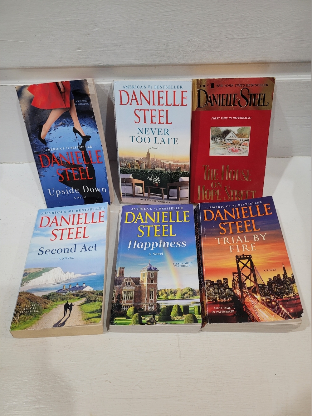 DANIELLLE STEEL NOVEL BOOKS 6 IN TOTAL